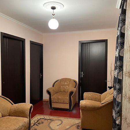 Guesthouse "Megi" เมสเตีย ภายนอก รูปภาพ