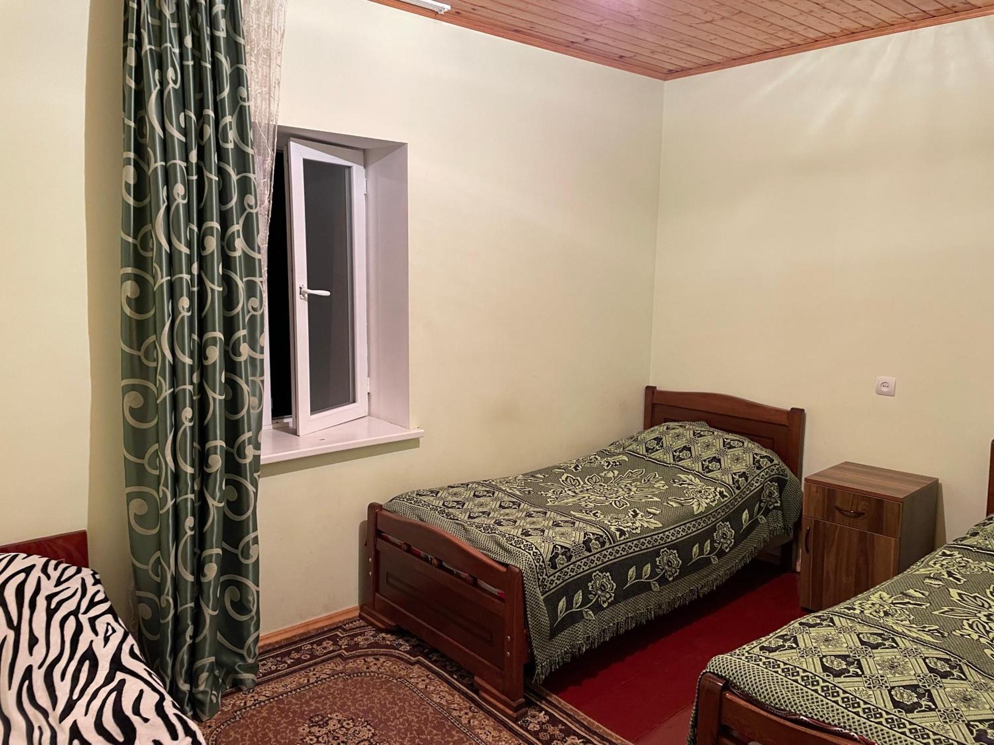 Guesthouse "Megi" เมสเตีย ภายนอก รูปภาพ
