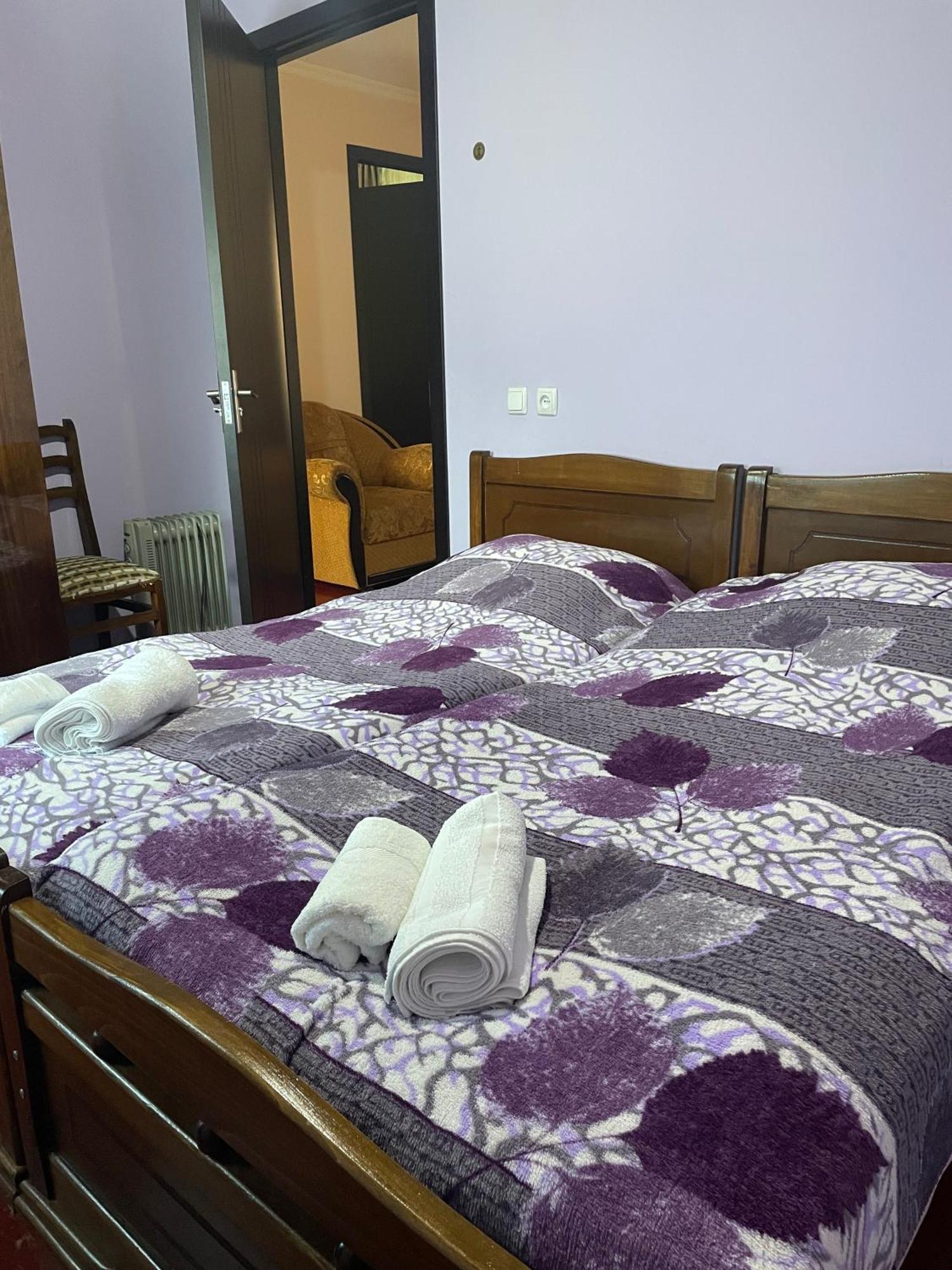 Guesthouse "Megi" เมสเตีย ภายนอก รูปภาพ