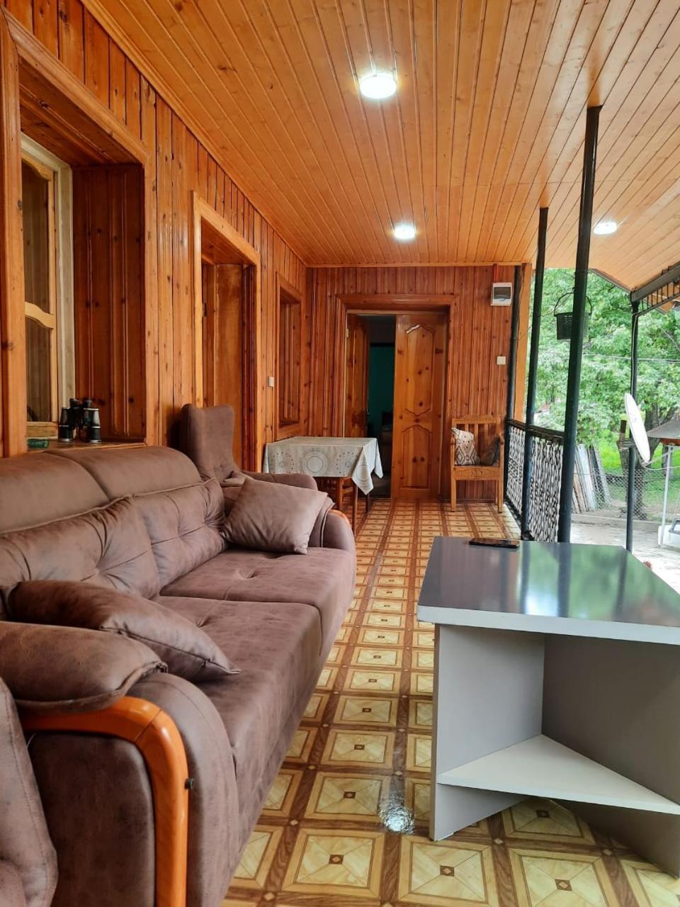 Guesthouse "Megi" เมสเตีย ภายนอก รูปภาพ