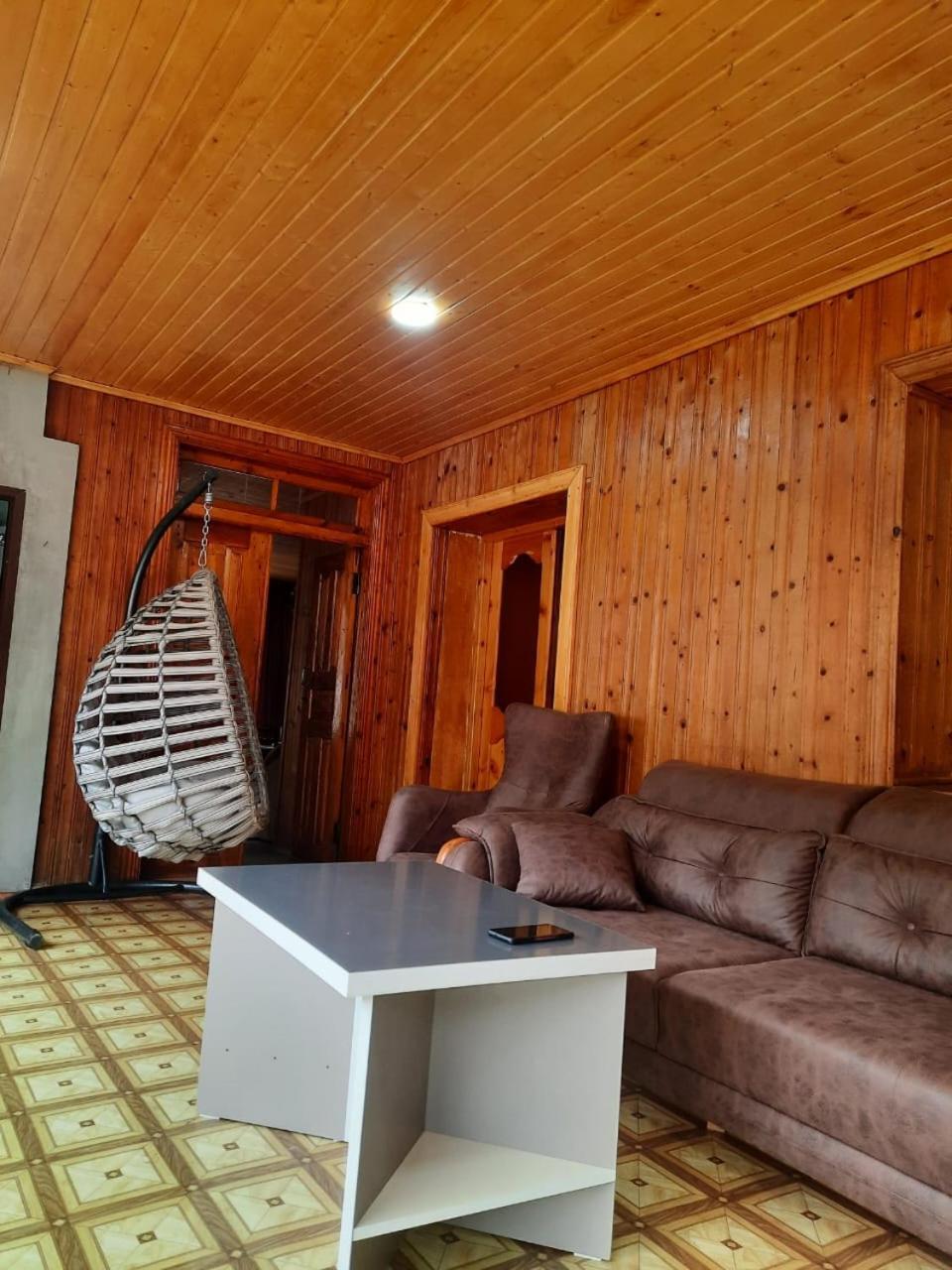 Guesthouse "Megi" เมสเตีย ภายนอก รูปภาพ