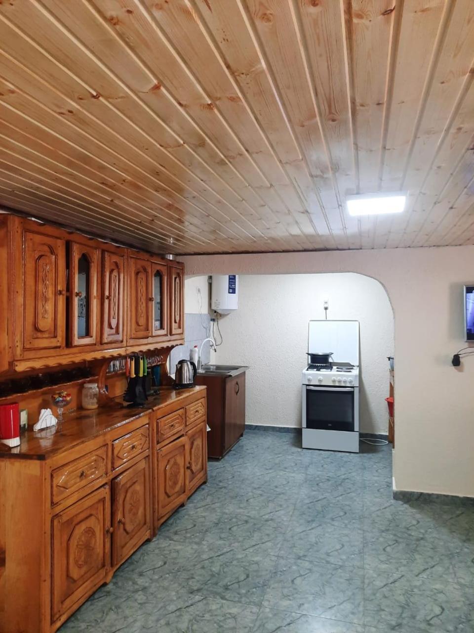 Guesthouse "Megi" เมสเตีย ภายนอก รูปภาพ