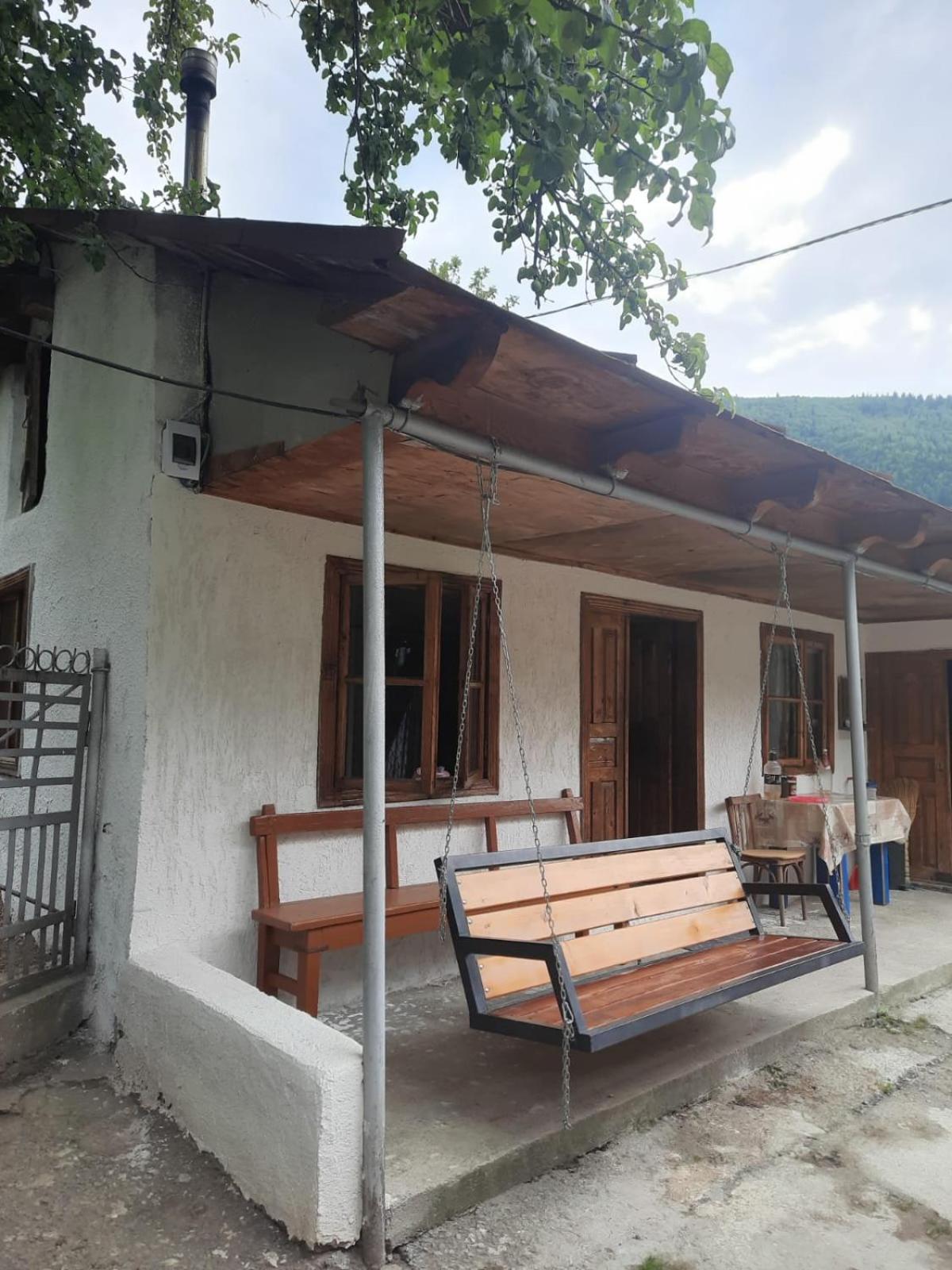 Guesthouse "Megi" เมสเตีย ภายนอก รูปภาพ