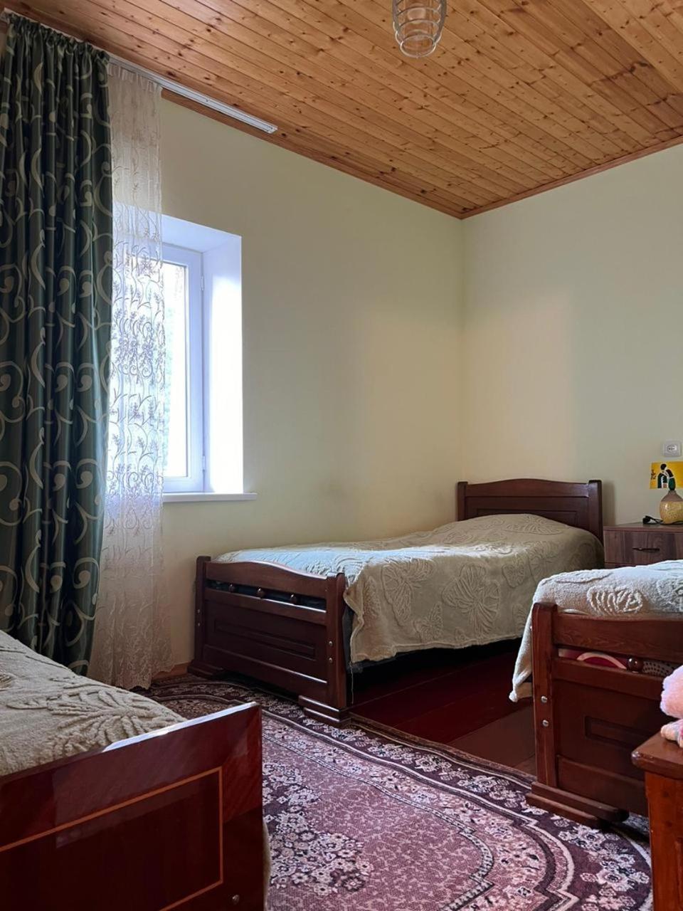 Guesthouse "Megi" เมสเตีย ภายนอก รูปภาพ